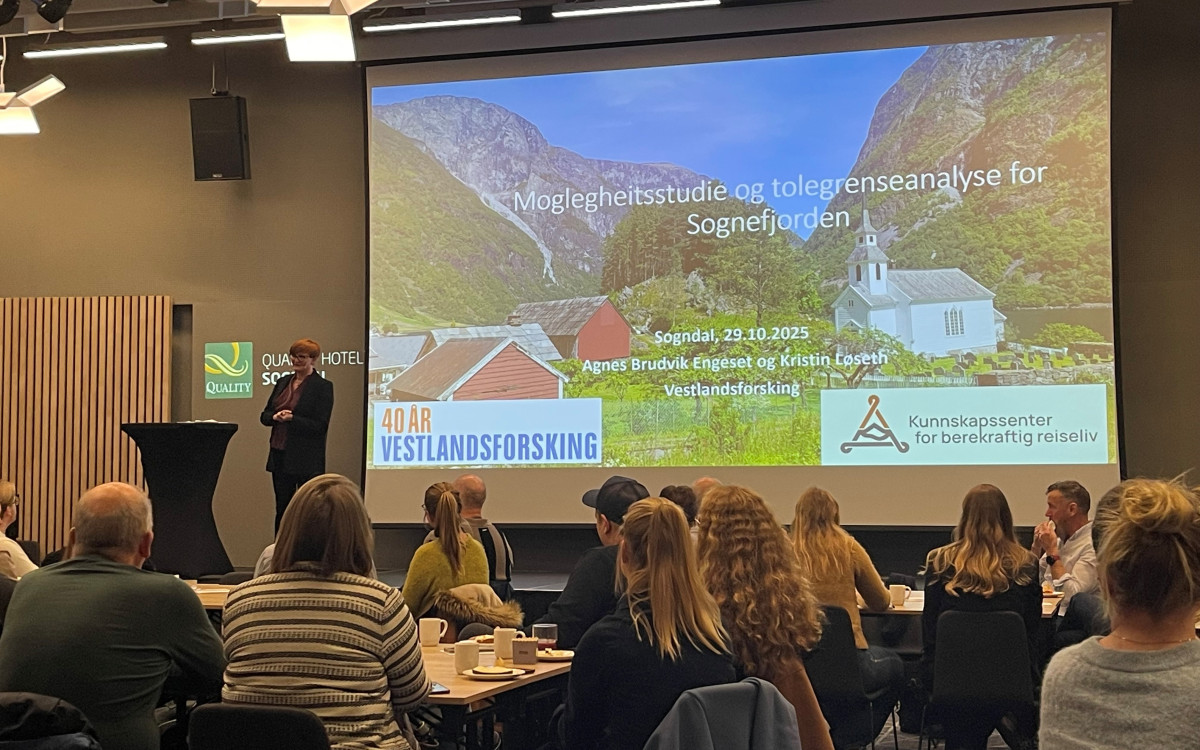 Agnes B. Engeset presenterer