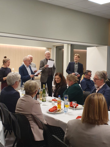 Forsangere fra Vestlandsforsking til allsang i Svingen